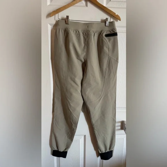 NWT Under Armour Men’s Unstoppable Joggers - Medium - Beige - Picture 2 of 4